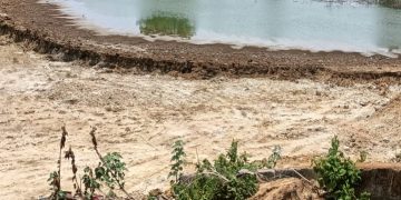 ବନ୍ଧ ରୁ ବେଆଇନ୍ ଭାବେ ମାଟି ଉଠାଣକୁ ନେଇ ଥାନା ରେ ଏତଲା